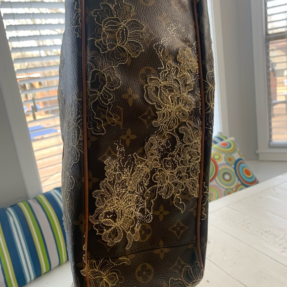 Louis Vuitton Monogram Dentelle Batignolles Horizontal Gold Used. - Picture 9 of 9